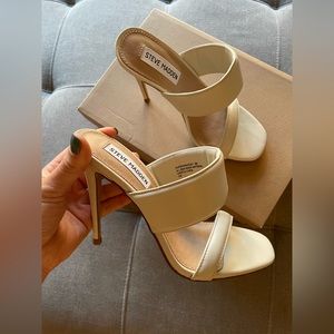 Steve Madden swan bone mule